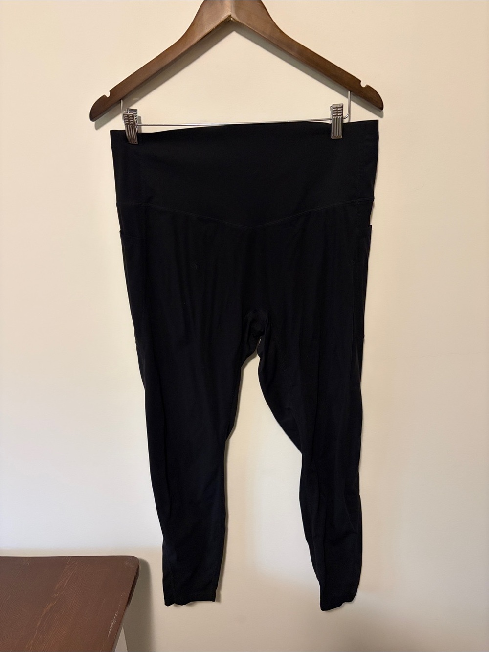 HALARA Black High-Waist Leggings with Wide Waistband
